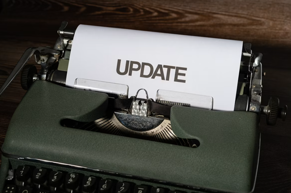 SQL: SQL Server index updates vs PostgreSQL index updates
